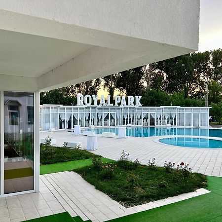 Royal Park Complex Ξενοδοχείο Bascov Εξωτερικό φωτογραφία