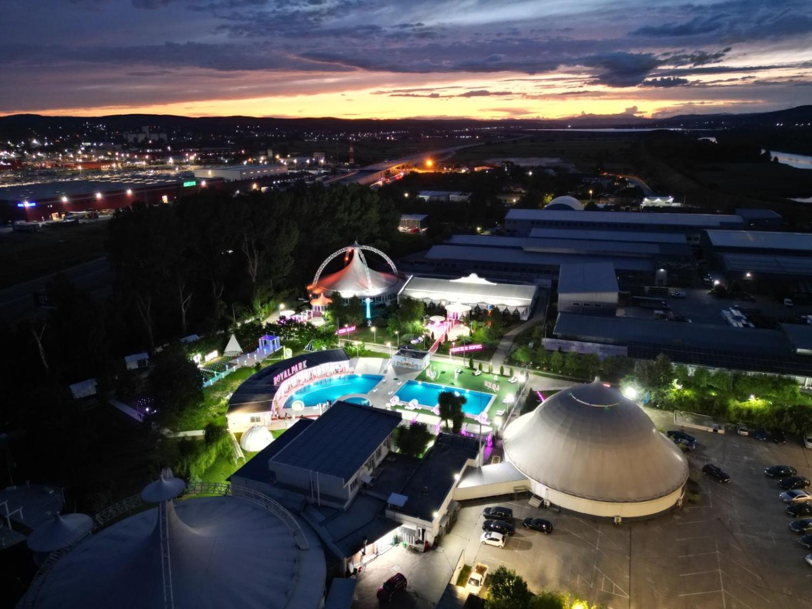 Royal Park Complex Ξενοδοχείο Bascov Εξωτερικό φωτογραφία