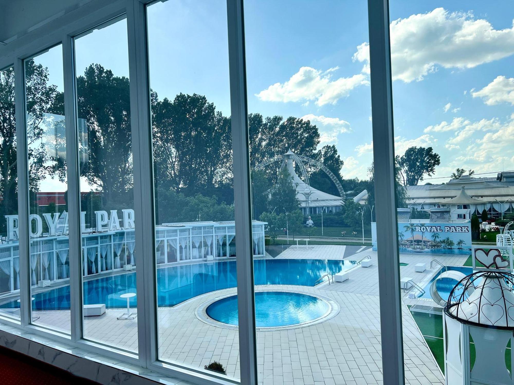 Royal Park Complex Ξενοδοχείο Bascov Εξωτερικό φωτογραφία