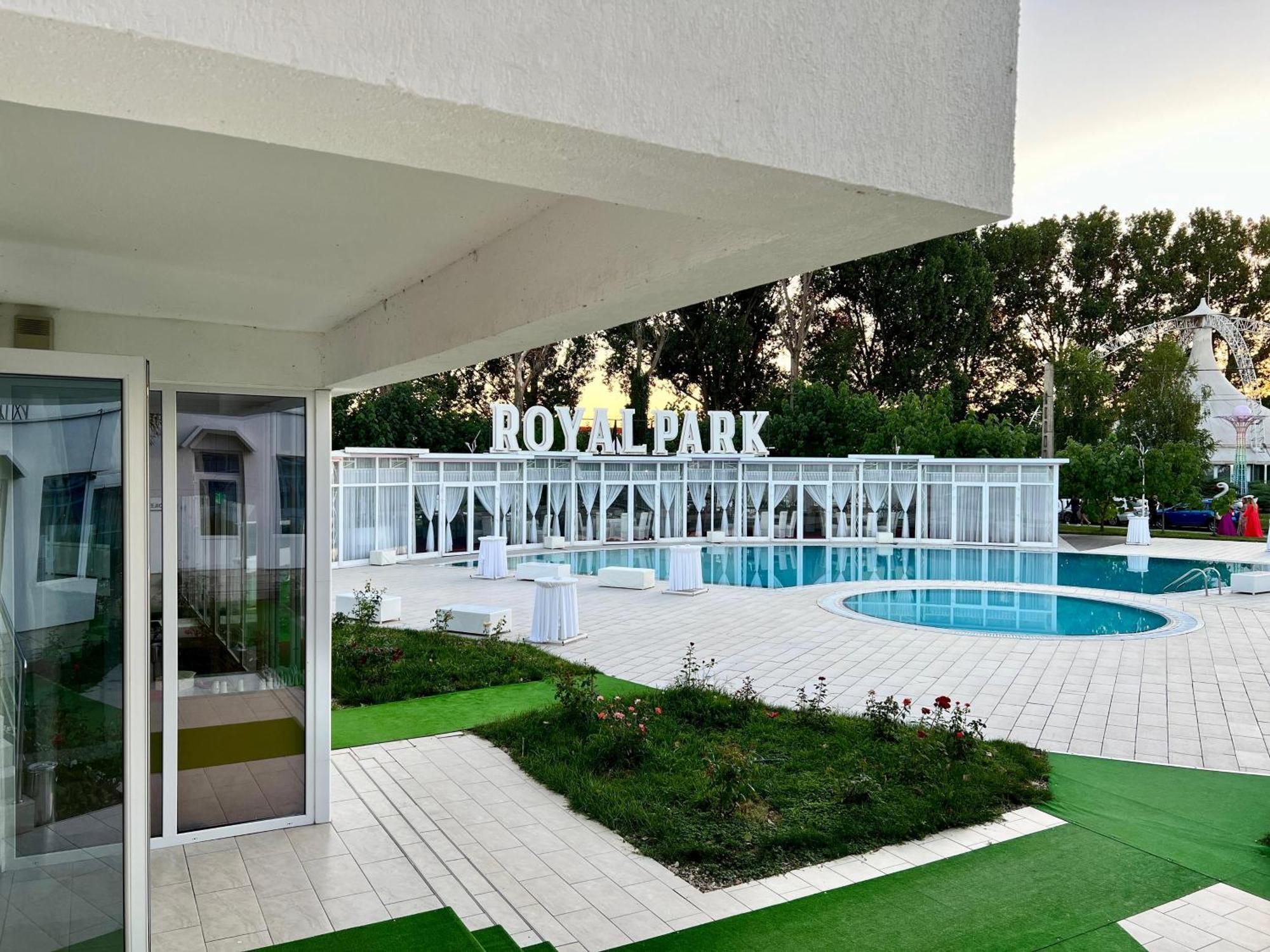 Royal Park Complex Ξενοδοχείο Bascov Εξωτερικό φωτογραφία
